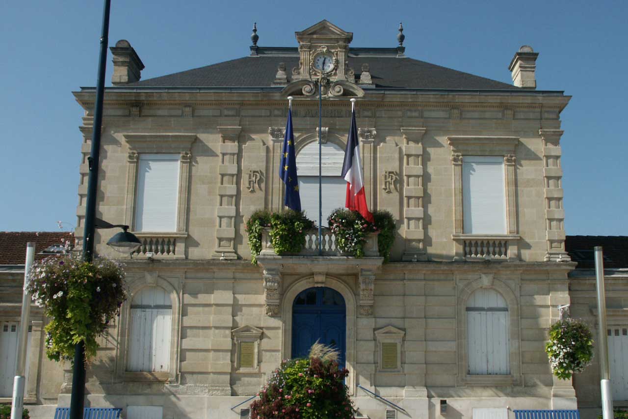 Couvreur Floirac : urgence toiture, réparation toiture, nettoyage toiture et zinguerie.