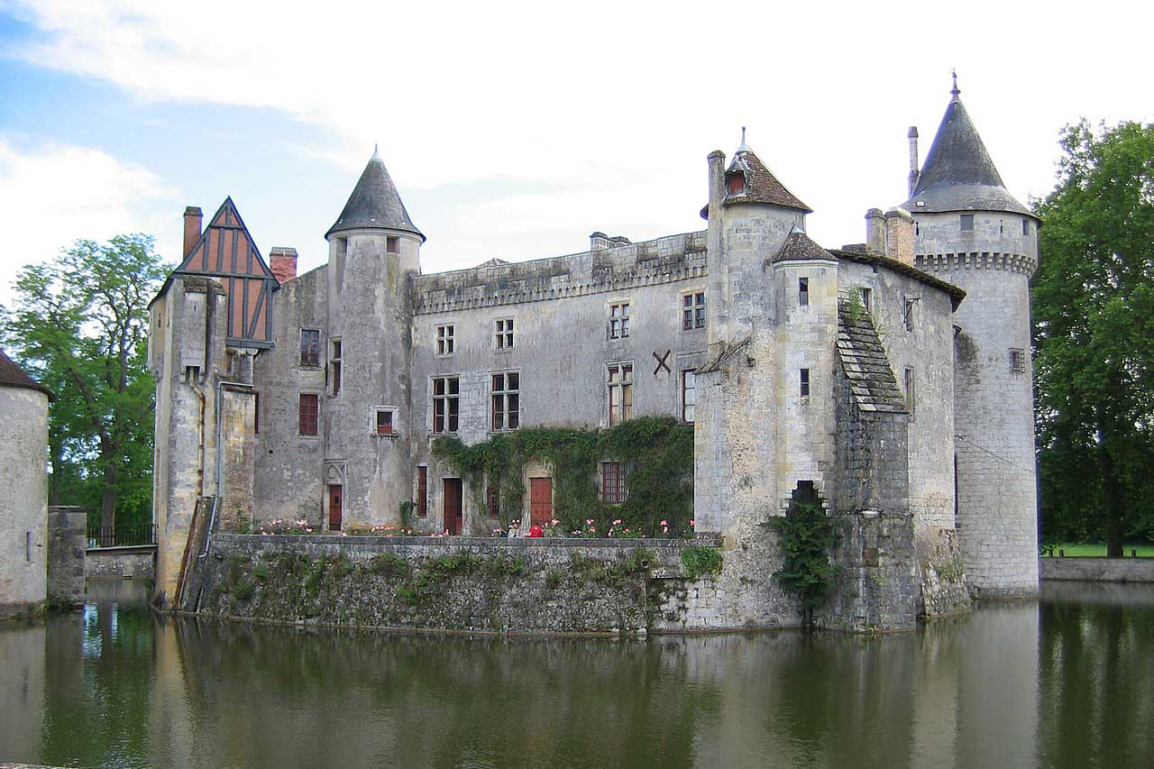 Couvreur La Brède : urgence toiture, réparation toiture, nettoyage toiture et zinguerie.