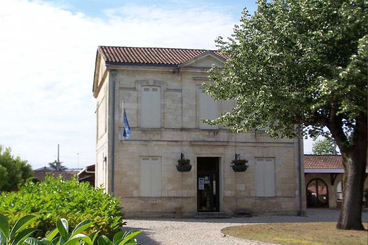 Couvreur Villenave d'Ornon : urgence toiture, réparation toiture, nettoyage toiture et zinguerie.
